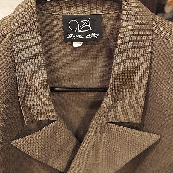 $$Victoria Ashley, .. lightweight, spring double breasted blazer! Size medium - Picture 2 of 4